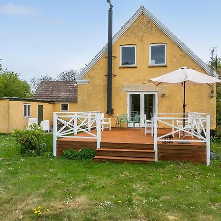 Feriehus 4 Bedroom Amazing In