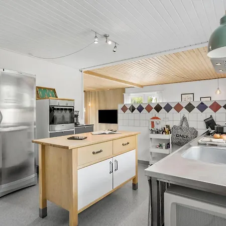 4 Bedroom Amazing In Feriehus Ostermarie
