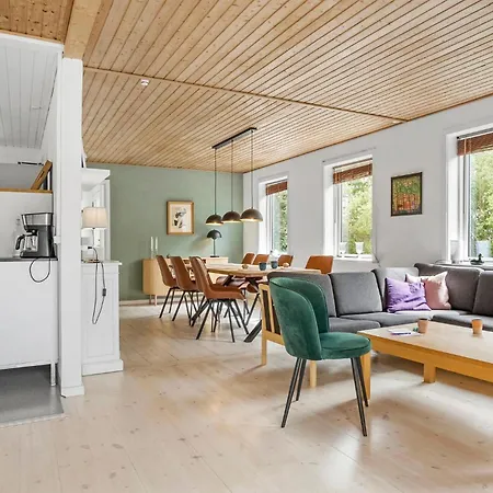 Feriehus 4 Bedroom Amazing In