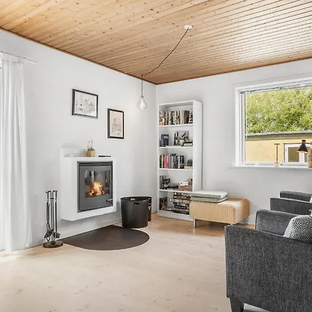 4 Bedroom Amazing In Casa vacanze